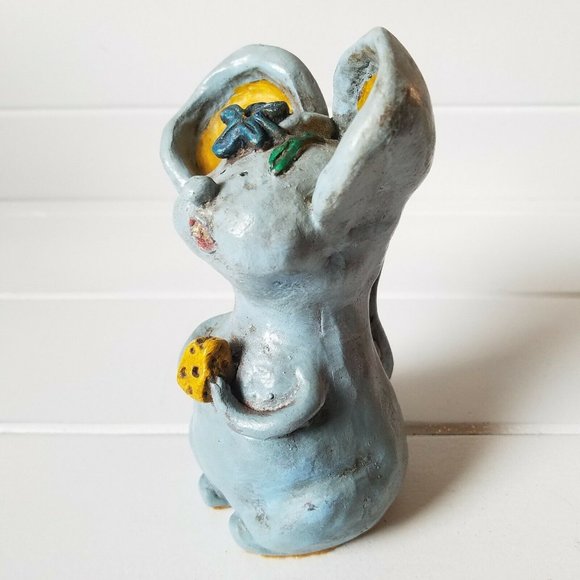 Vintage Mouse Holding Cheese Figurine - Picture 3 of 12